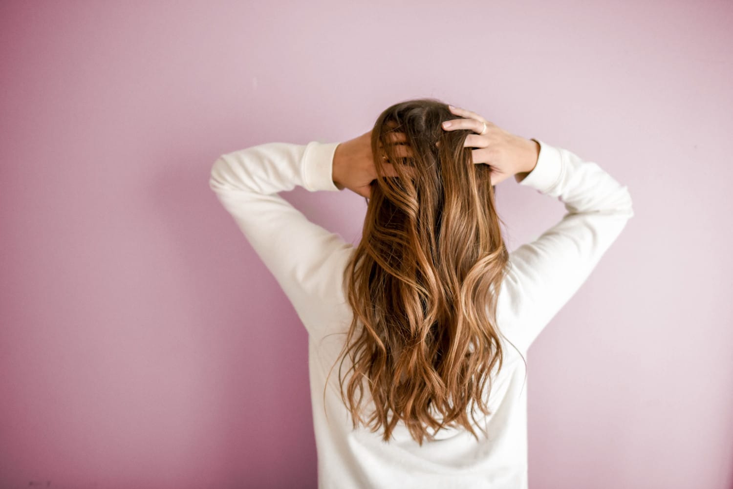 Diffuser Haarausfall wird man am dünner werdenden Haupthaar sichtbar.