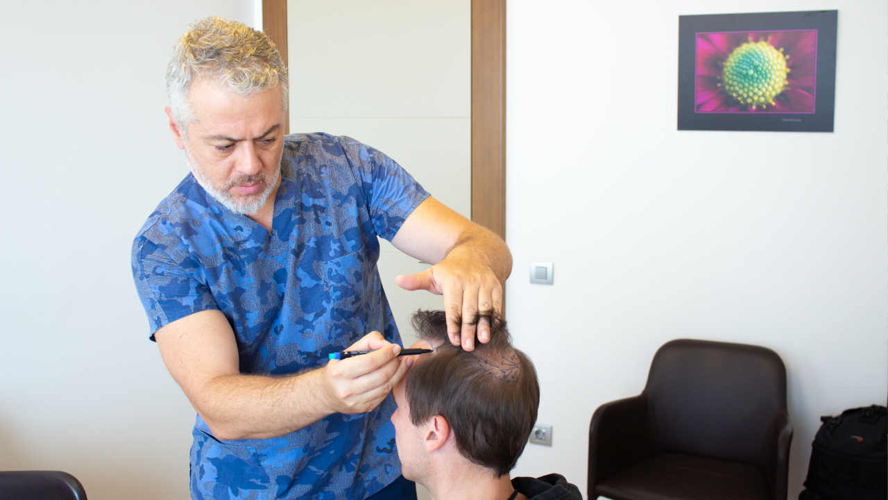 haartransplantation-tuerkei-kosten-untersuchung-planung-haarlinie